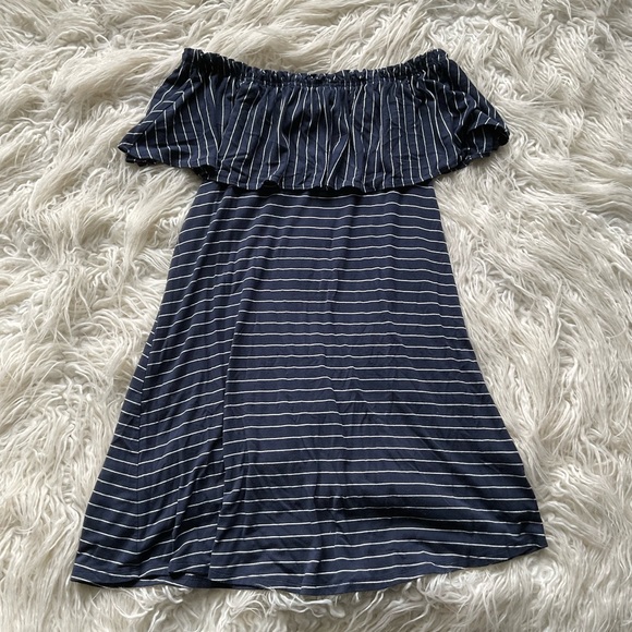 Abercrombie & Fitch Ruffle Off-The-Shoulder Dress - Picture 2 of 9